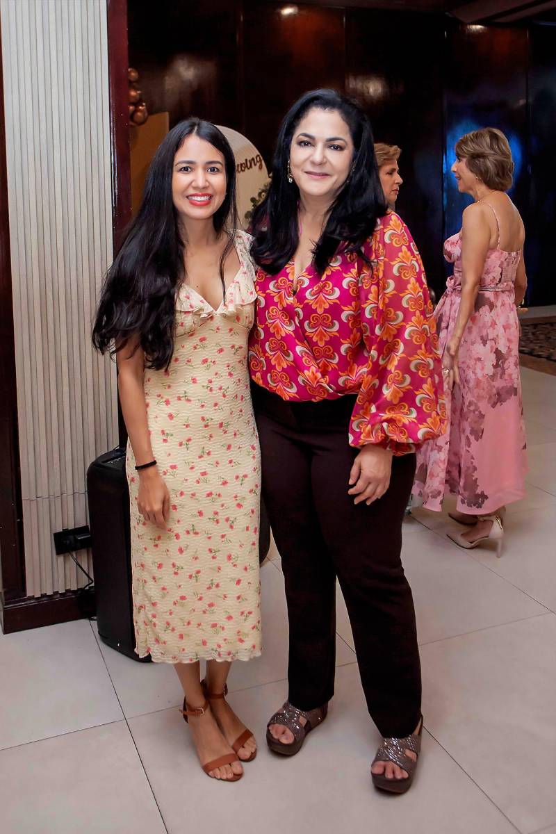 Nancy Fernández y Alina Yones.