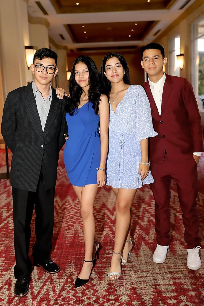 ALEGRE DESAYUNO DE LOS SENIORS LINCOLN SCHOOL