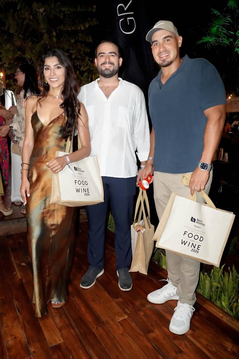 Rosemary Arauz, Erick Merren y Etienne Byrde.