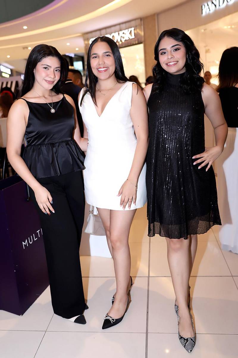 Jimena Sosa, Gloria Godoy y Andrea Mata.