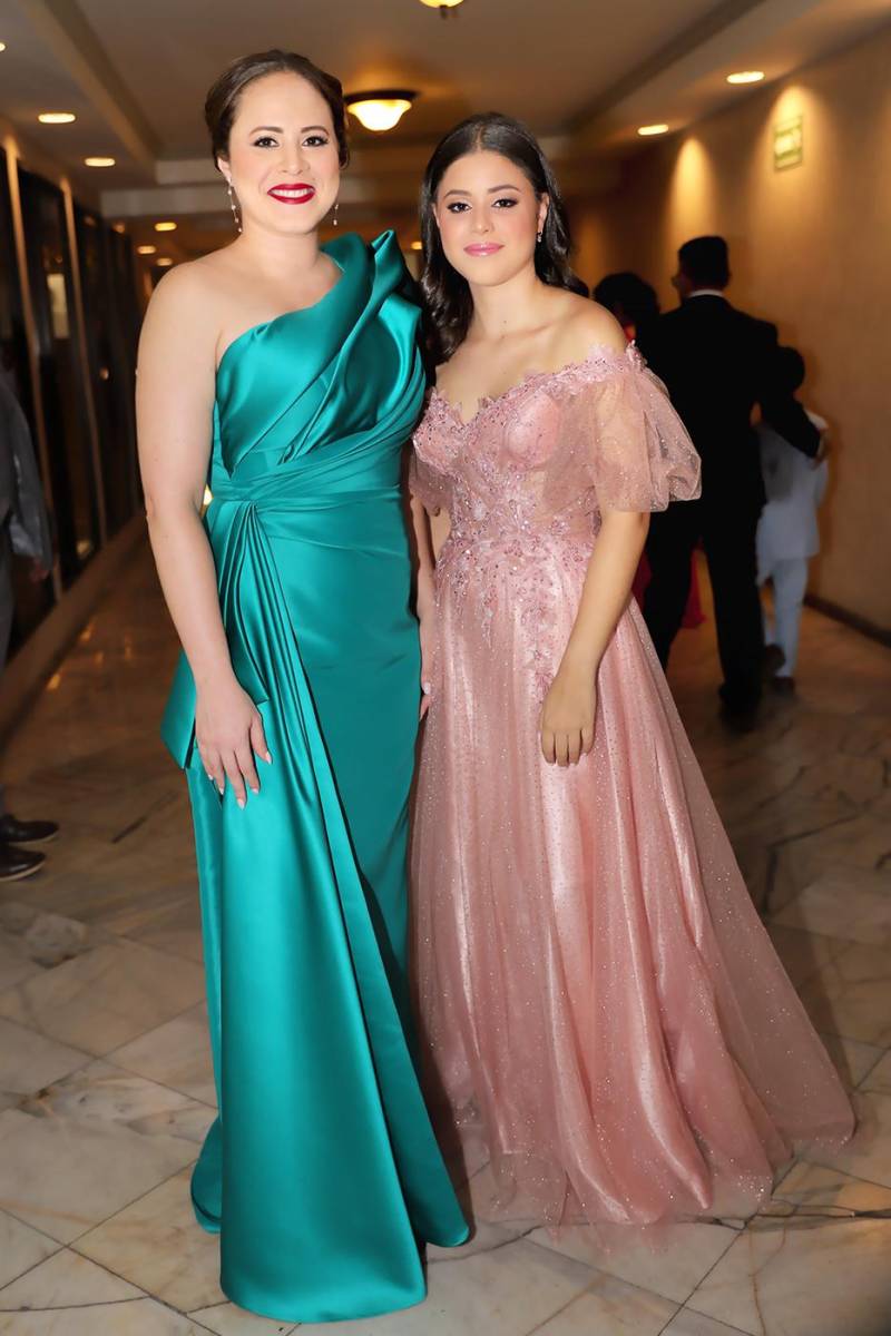 Paola Anariva con su hija Isabella