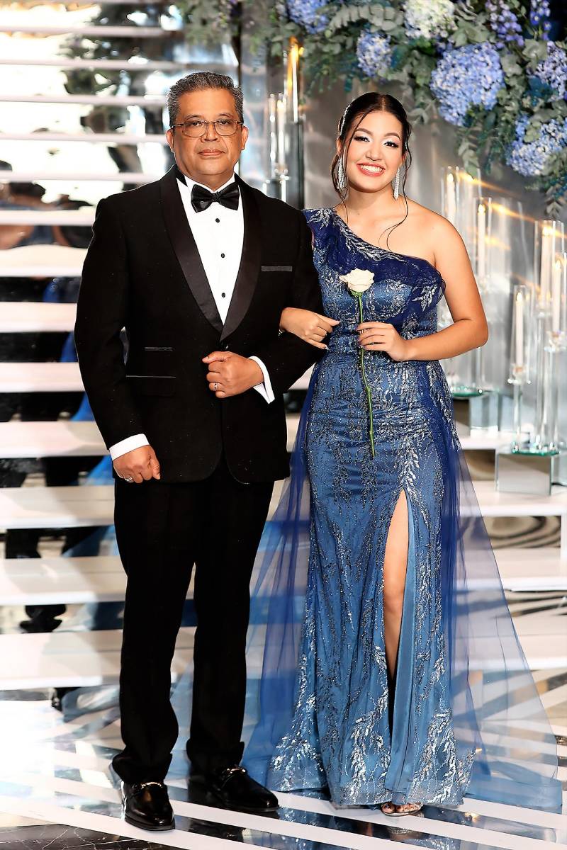 Leah Raquel Rodríguez Mendoza con su padre Víctor Rodríguez 