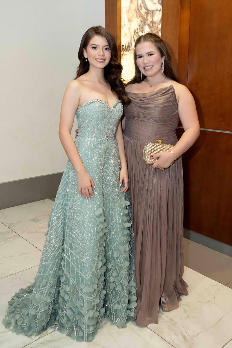 Desfile de Padres e Hijos en la gala de graduación de la Escuela Internacional Sampedrana 2026