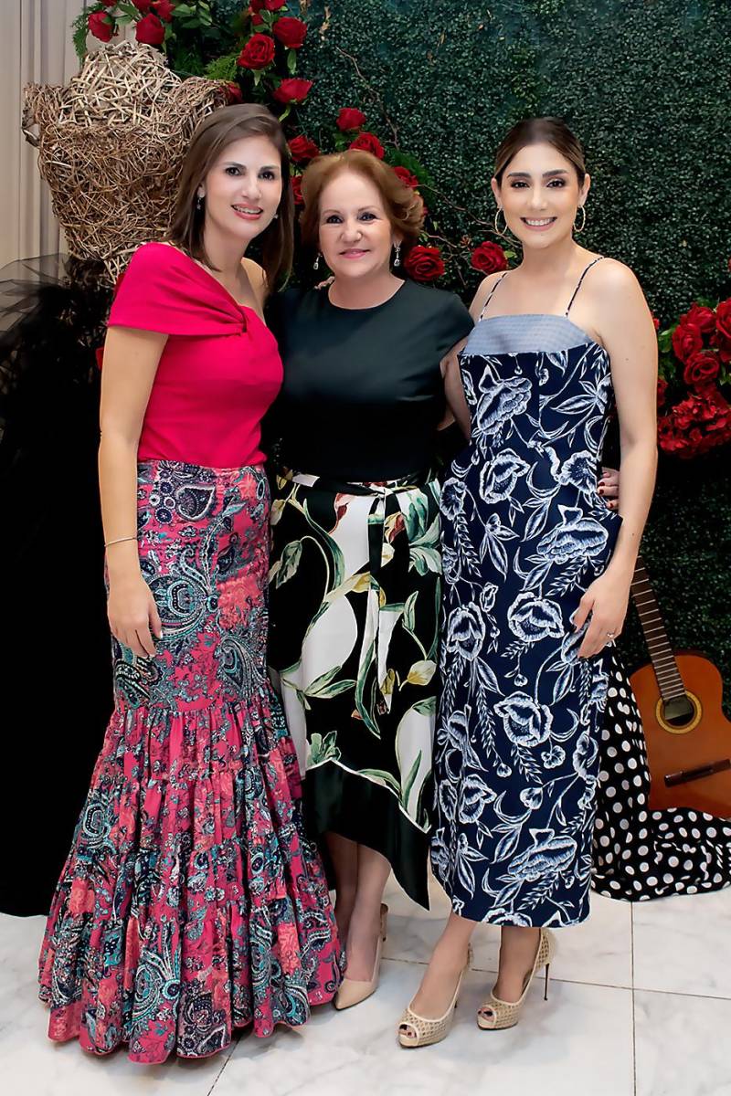 Pamela de Oliva, Lizette de Cruz y Almudena Cruz.