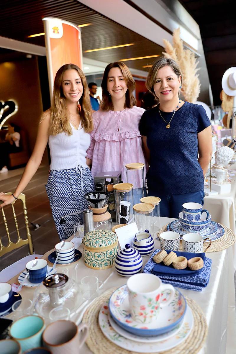 Dinorah Villeda con sus hijas Victoria y Dinorah 