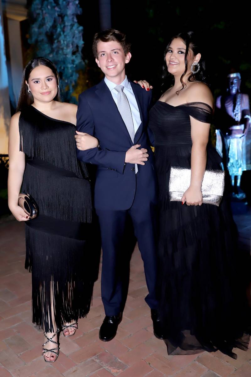 Angélica Chinchilla, Antonio Tavel y Alana Barahona.