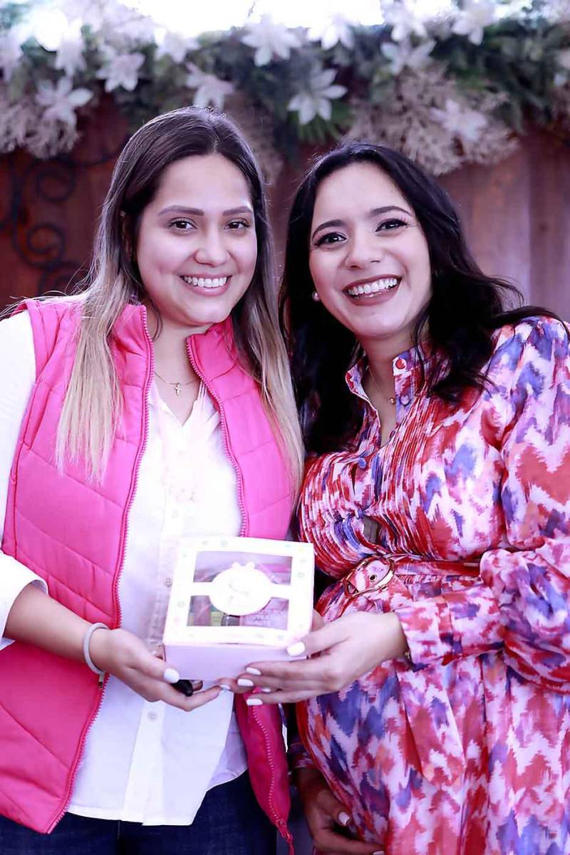 Lizzie Zamora y Lidieth Canales.