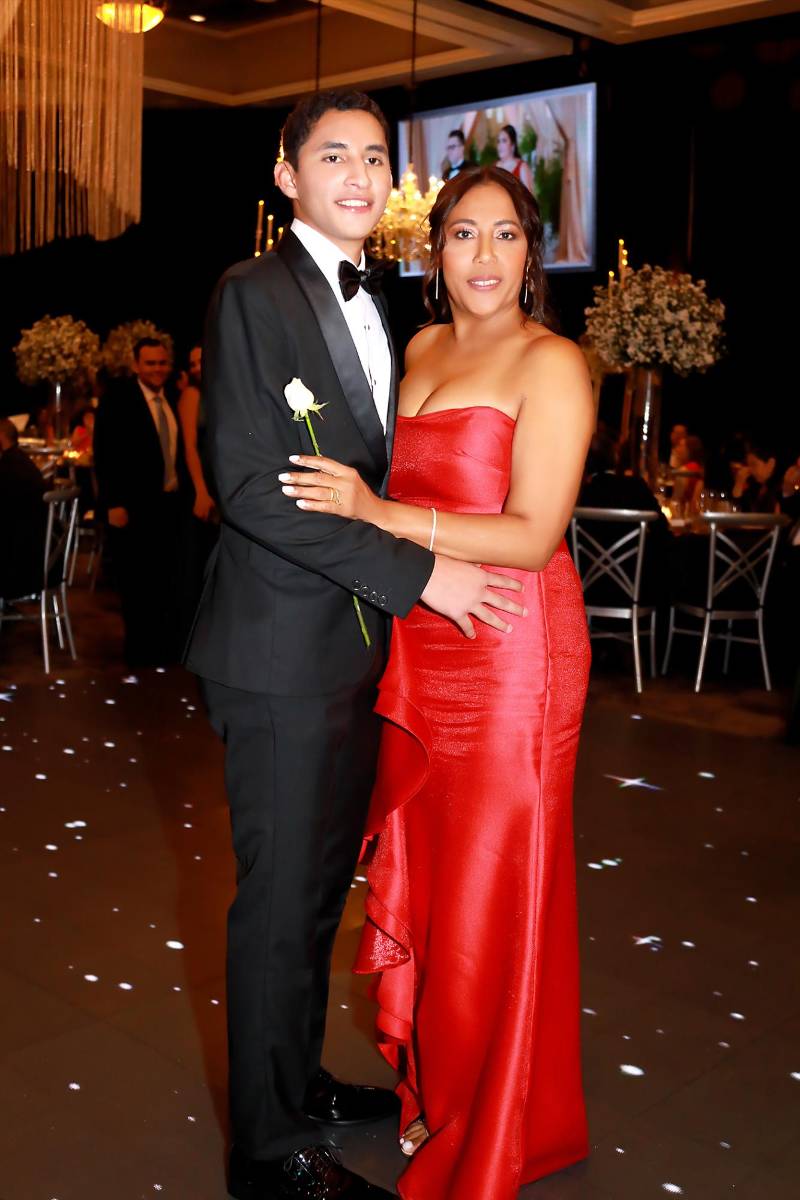 Rey Turcios y su madre Mireya Maldonado. 