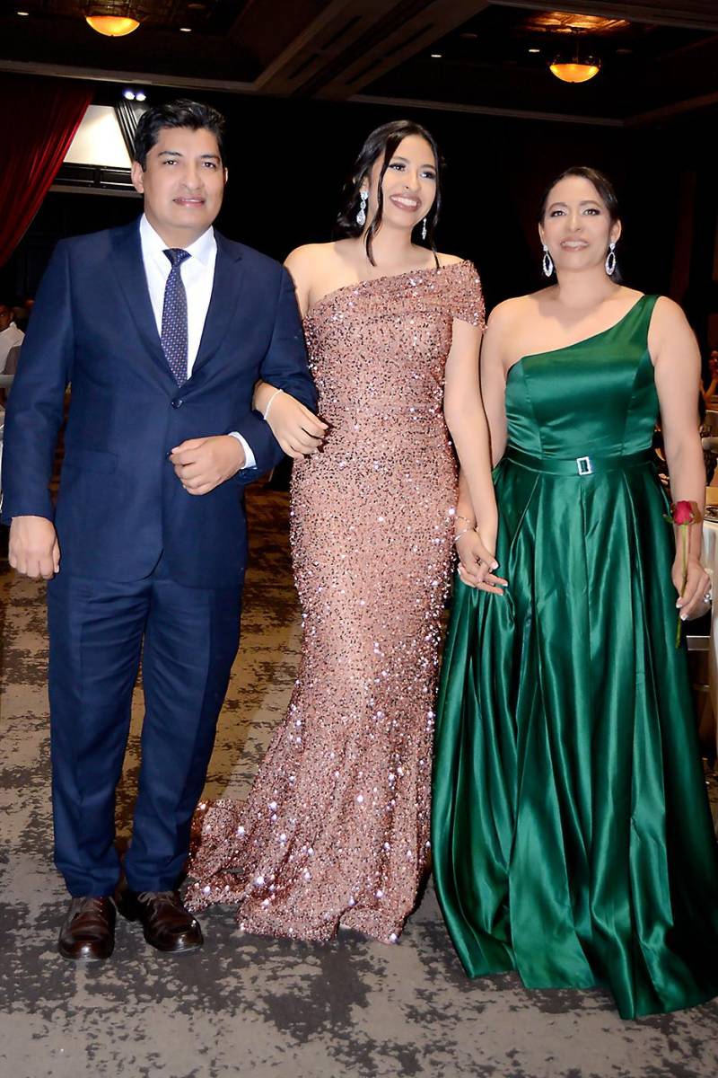 Wilmer, Vanessa Romero y Karol Padilla.
