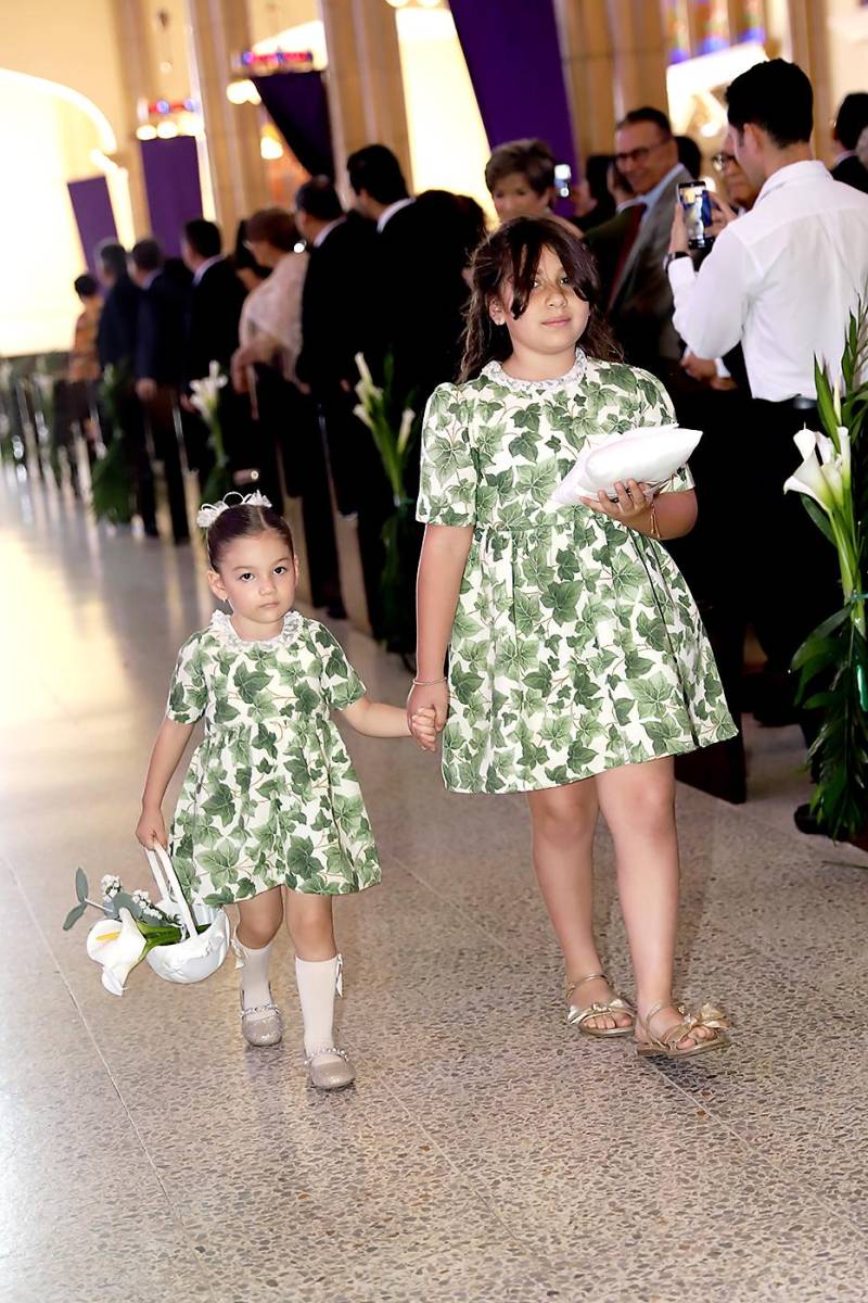 Gianna Regalado y Annalia Pineda
