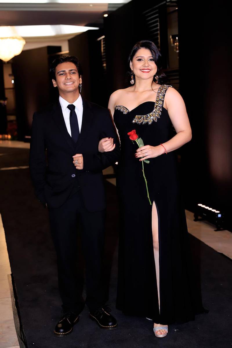 Desfile padres e hijos de la prom 2025 de DelCampo School