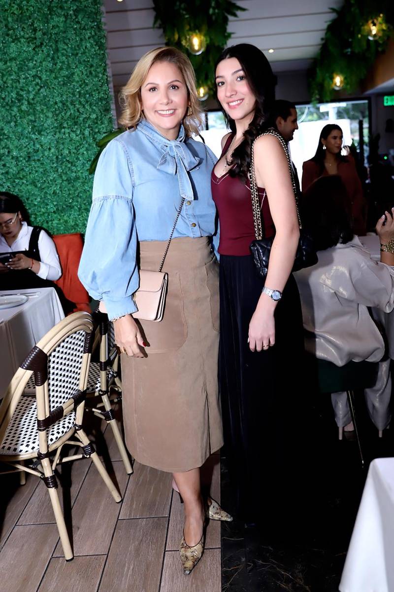 Ana Beatriz López y Lucía Gene. Ana Beatriz López y Lucía Gene.