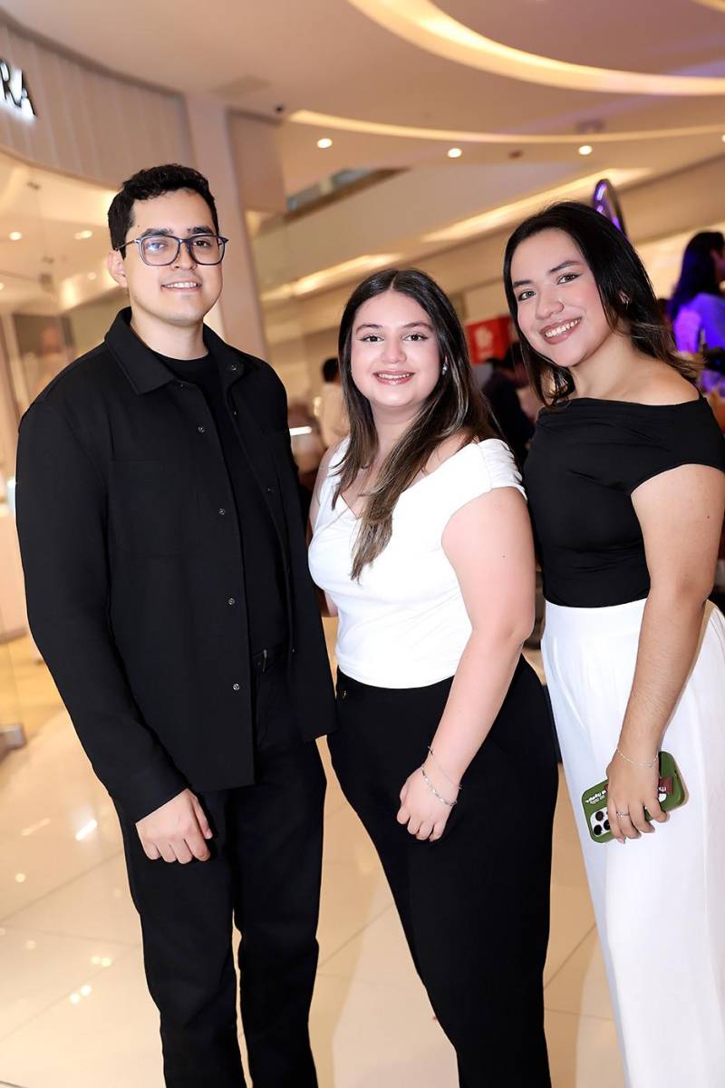 Leo Borjas, Valeria Ordóñez y Andrea Nicole Moncada.