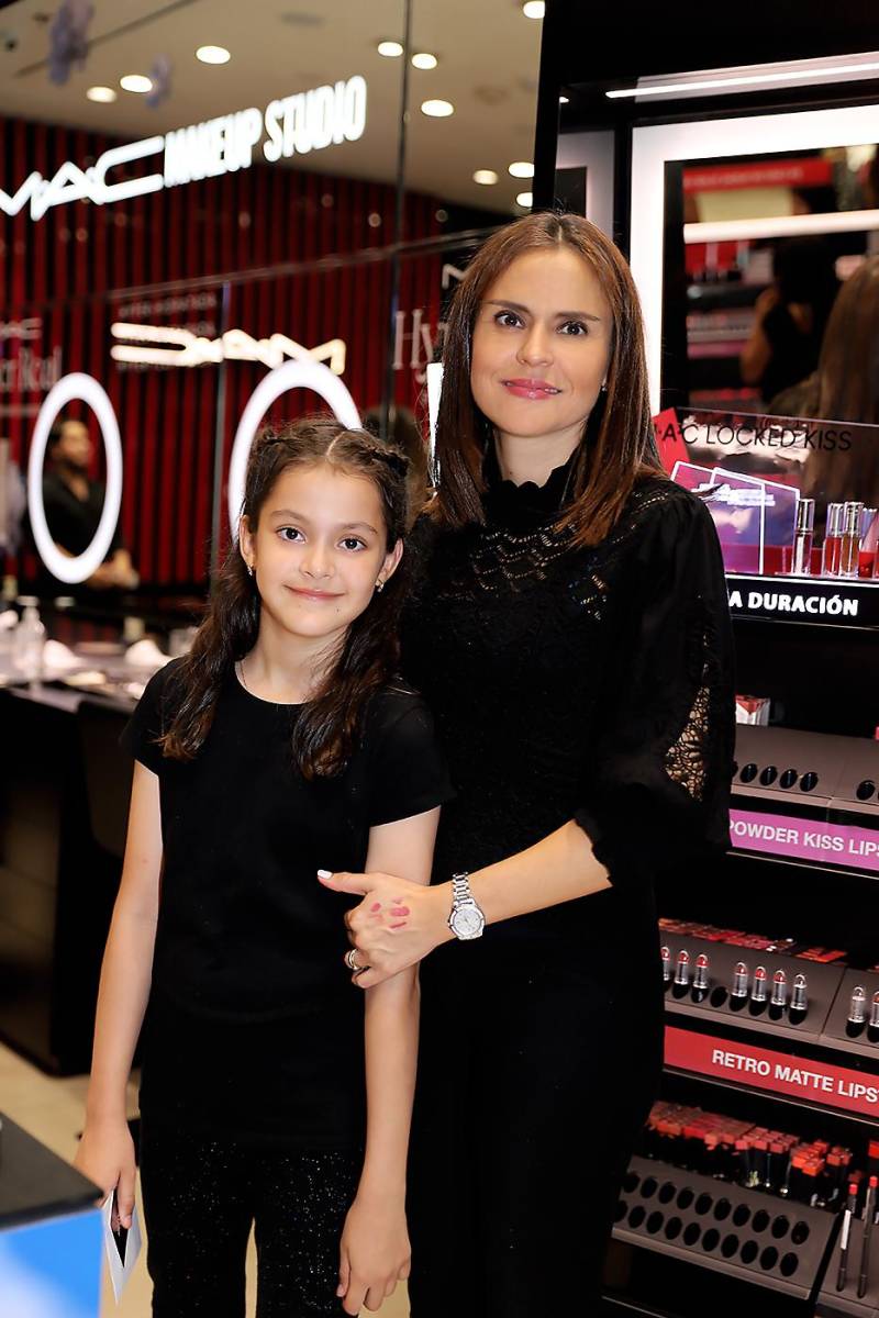 Cumpleaños de Paulina Cerna en M.A.C Cosmetics