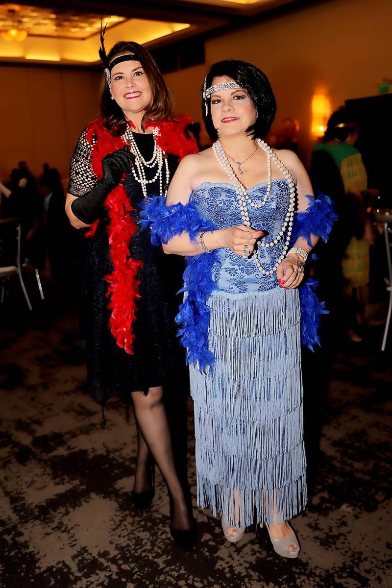 Suyapa Soto de Vélez y Margarita Valle. 