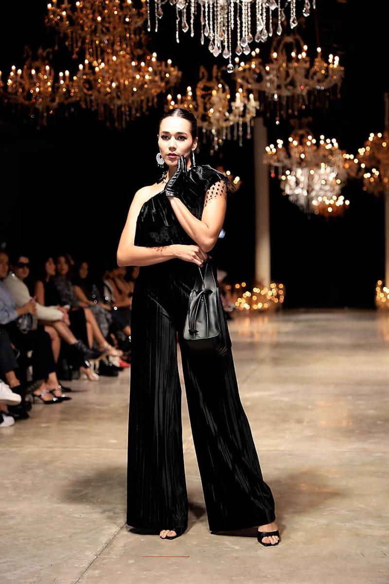 La mujer fue resaltada a su máximo esplendor con prendas que hacen guiños a los clásicos que tanto gustan pero con rasgos de modernidad y autenticidad.