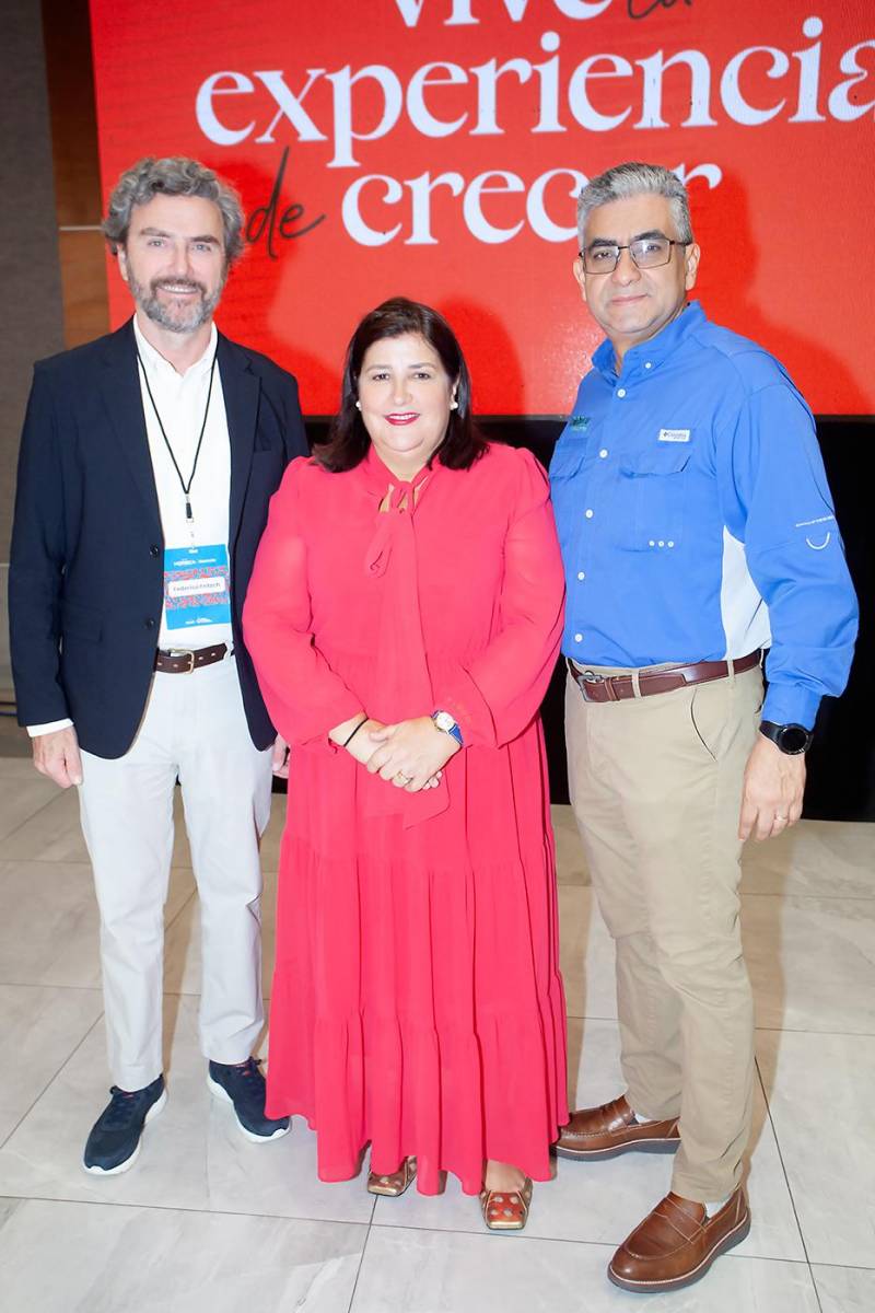 Federico Fritzsch con Mariela y Fidel Illescas.