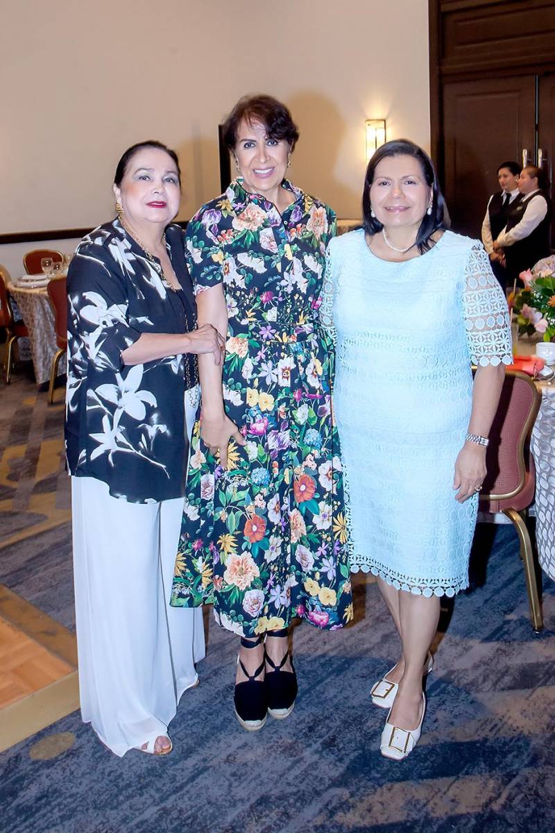 María Eugenia Abufele, Carmen Larach y Elizabeth Samara.