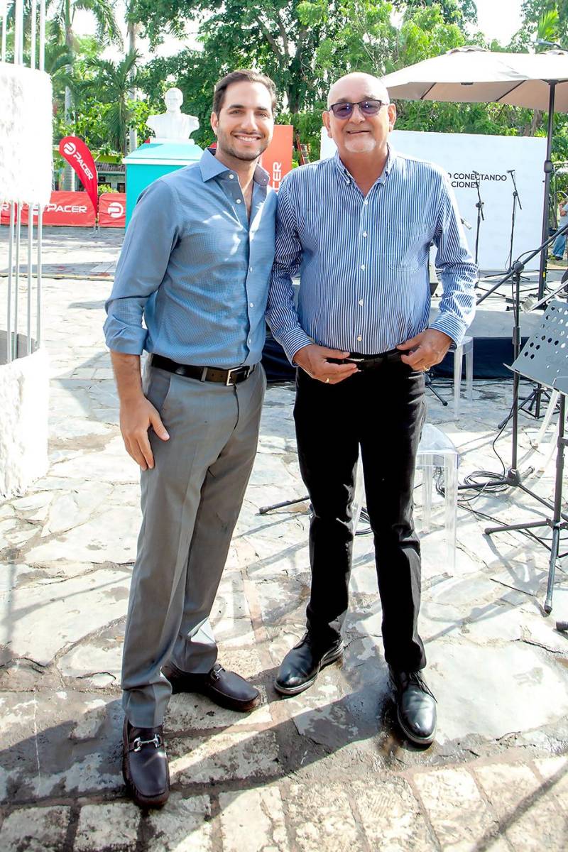 Mario Alberto Canahuati y el alcalde de la municipalidad de Choloma Gustavo Mejía.
