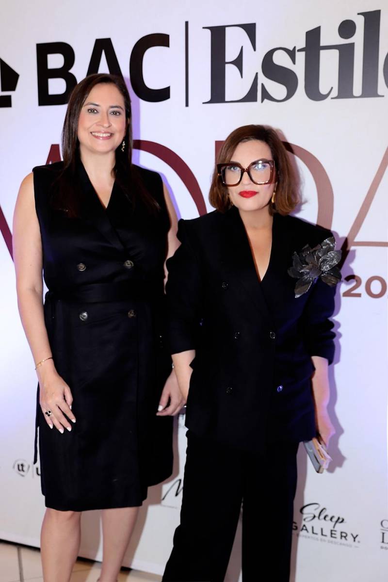 Valeria Ríos y Blanca Bendeck.