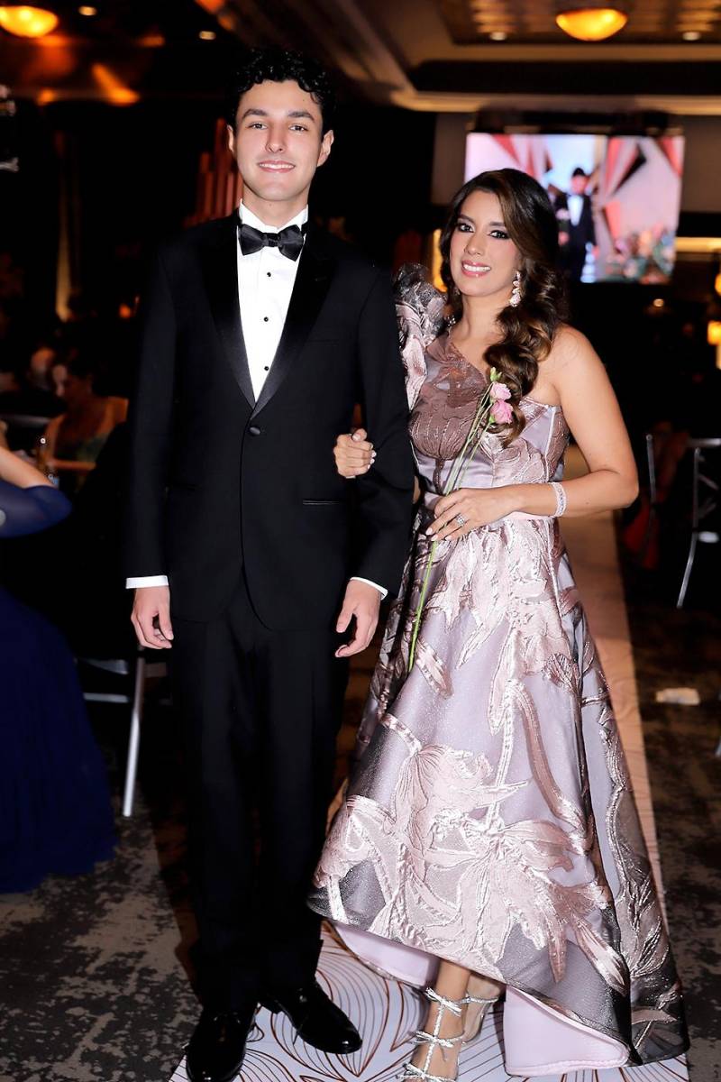 Gustavo Álvarez y Gissel Orellana.