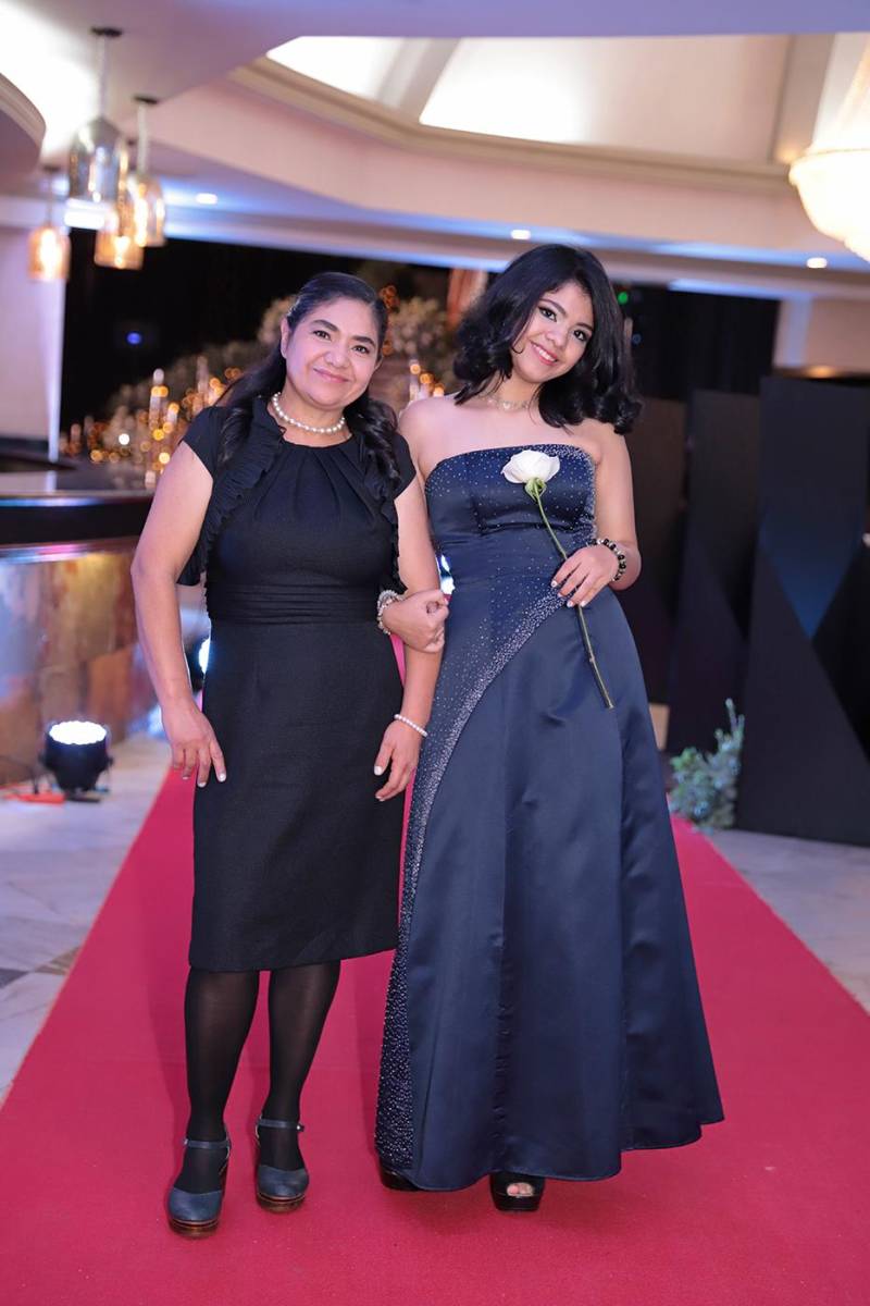 Desfile padres e hijos de la prom 2024 del Instituto Sagrado Corazón