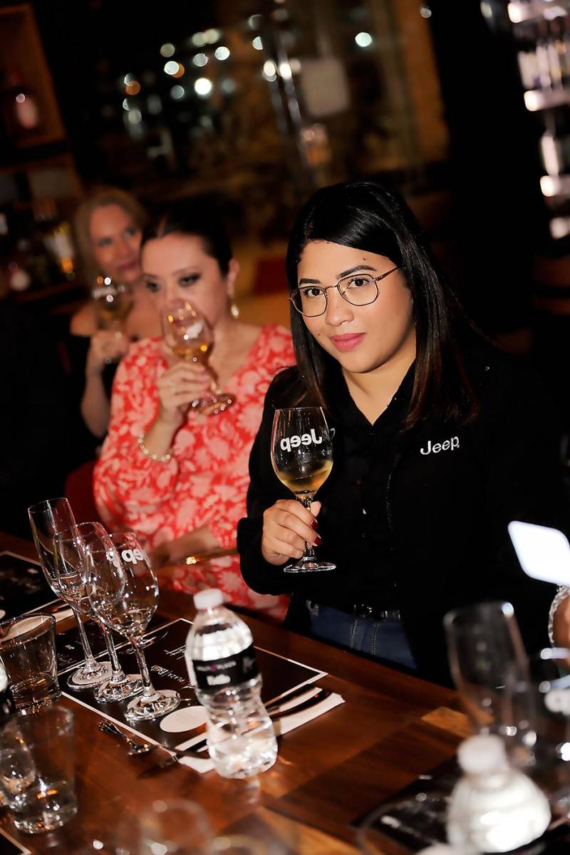 Así fue el evento “Merry Wine Night”