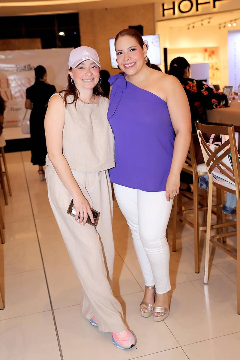 Renata Espinal y Lía Zavala.