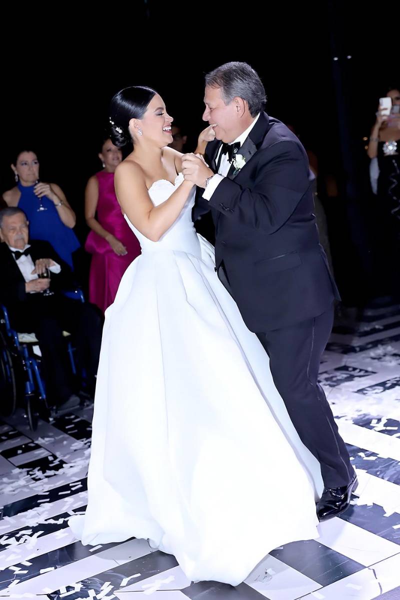 Fiesta nupcial de Allison Rivera y José Armando Erazo