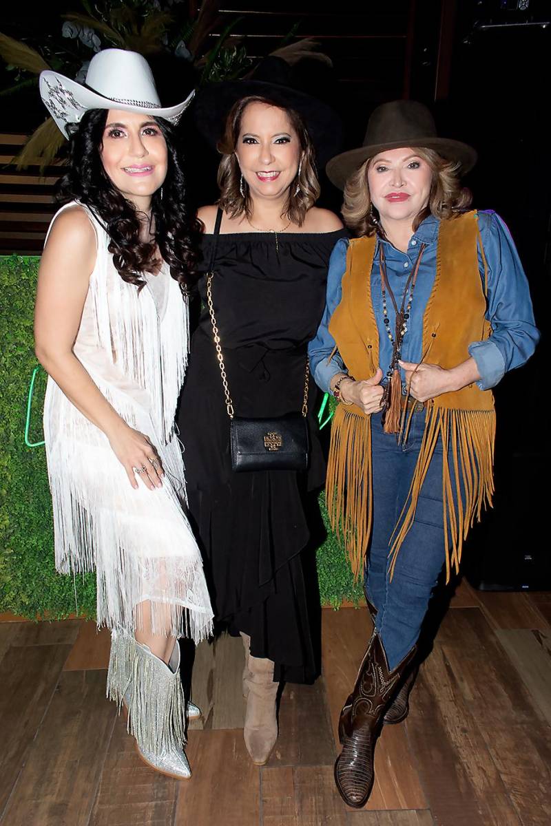 Claudia Kattán de Jordán, Santa Mata y Maritza Lara.