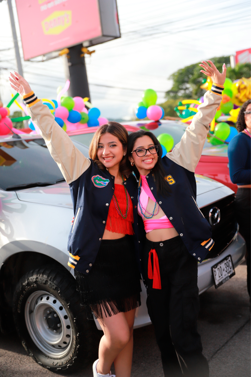 Gladys Ledezma y Valeria Banegas.