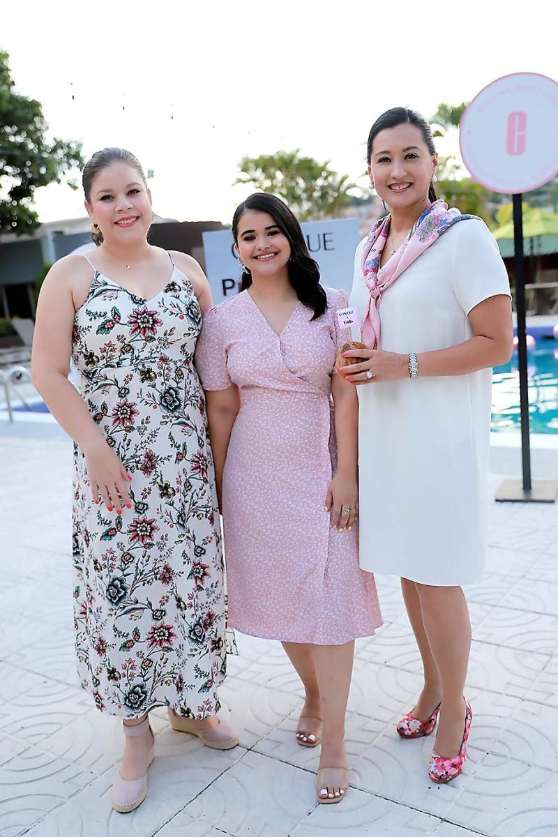 Melissa Cáceres, María José Flores y Marisol de Pierrefeu.