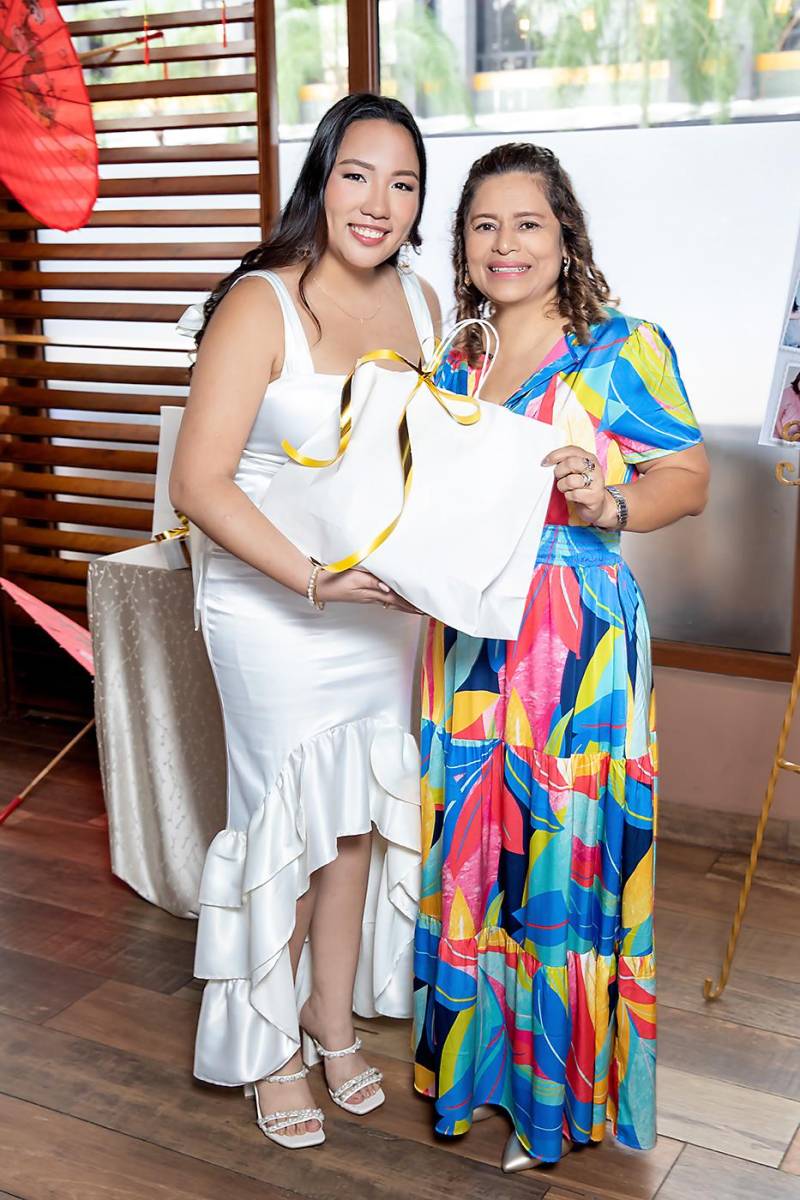 Nidia León y Amalia Alachán.