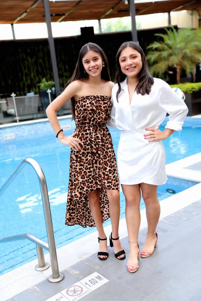 Nahomy Molina y Angie Ordóñez.