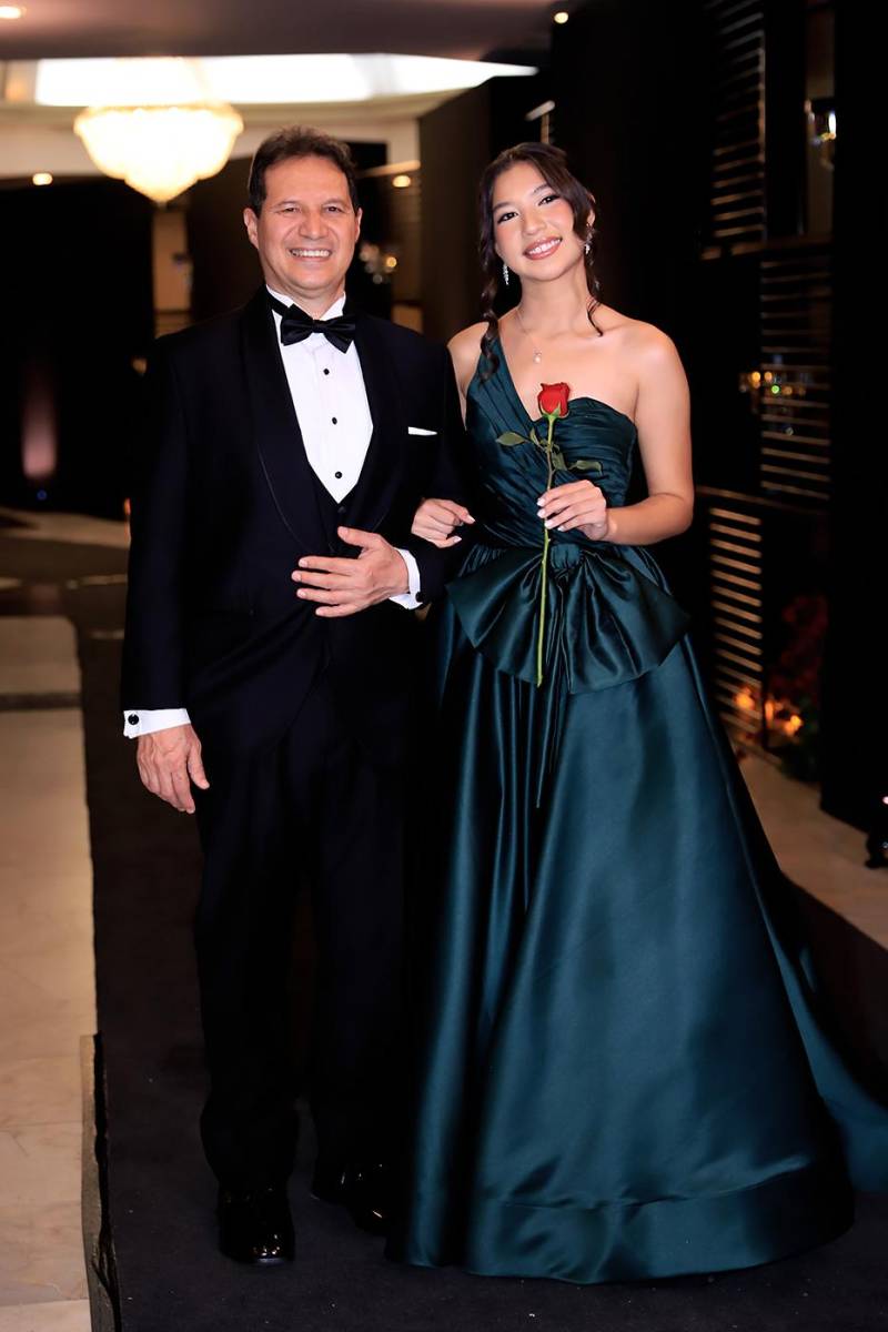 Desfile padres e hijos de la prom 2025 de DelCampo School