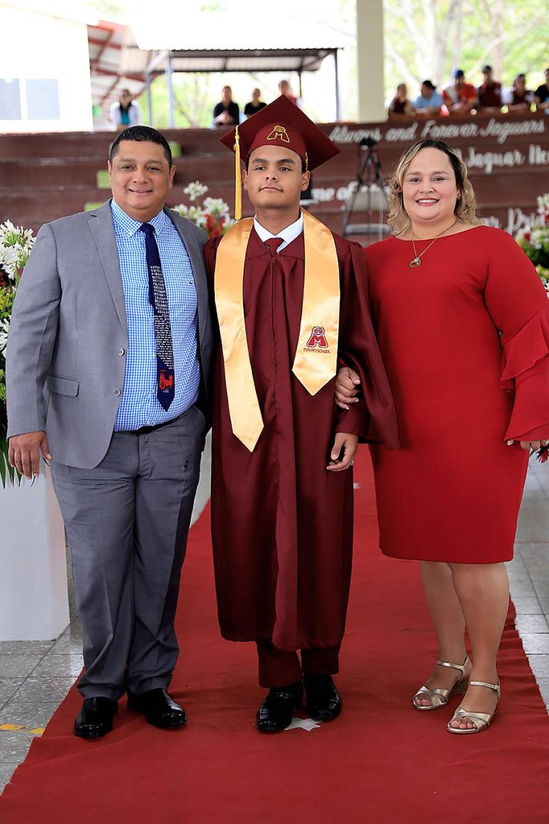 Graduación de los seniors 2025 de Mayan School