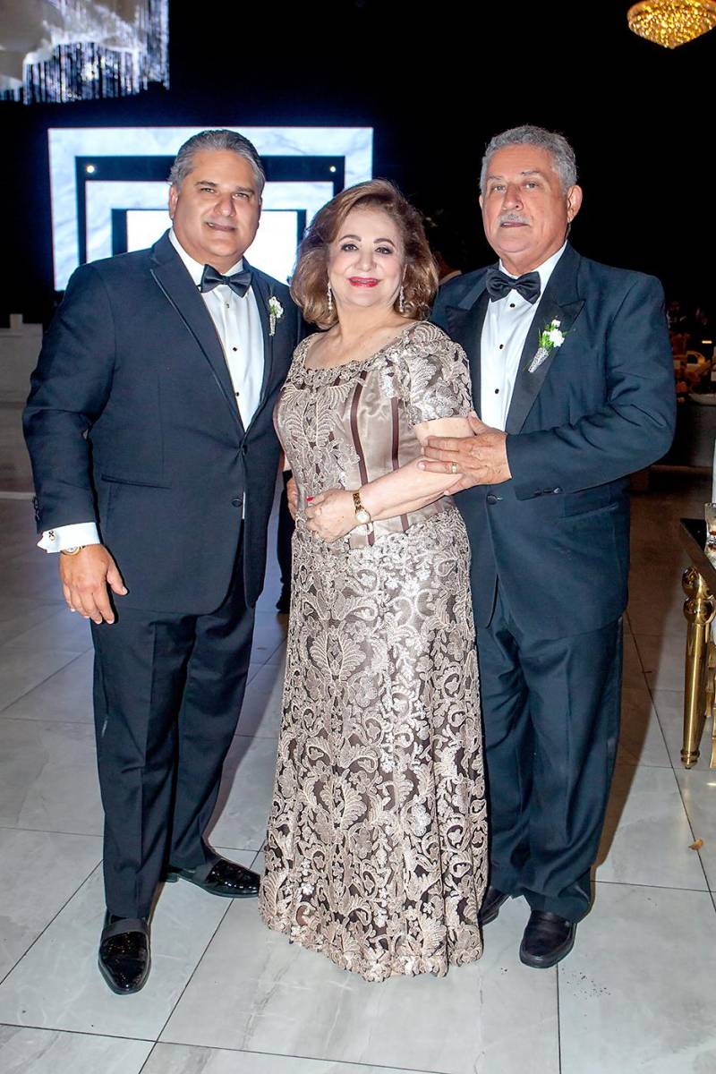Basilio con sus padres 