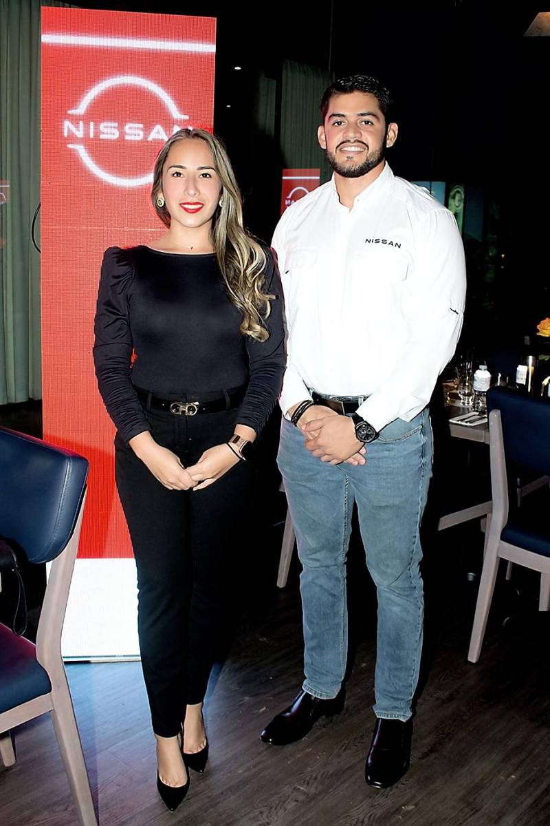 Diana Pineda gerente de ventas de Nissan y Luis Pacheco.