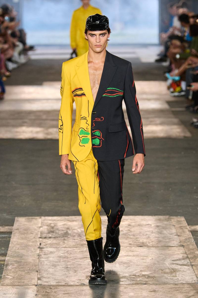 Moschino presenta colección masculina Primavera-Verano 2023