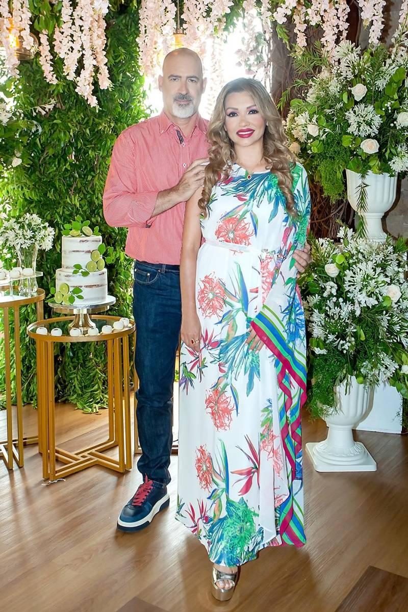 Marna Budde de Schmidt, la cumpleañera, con su esposo Micha Schmidt.