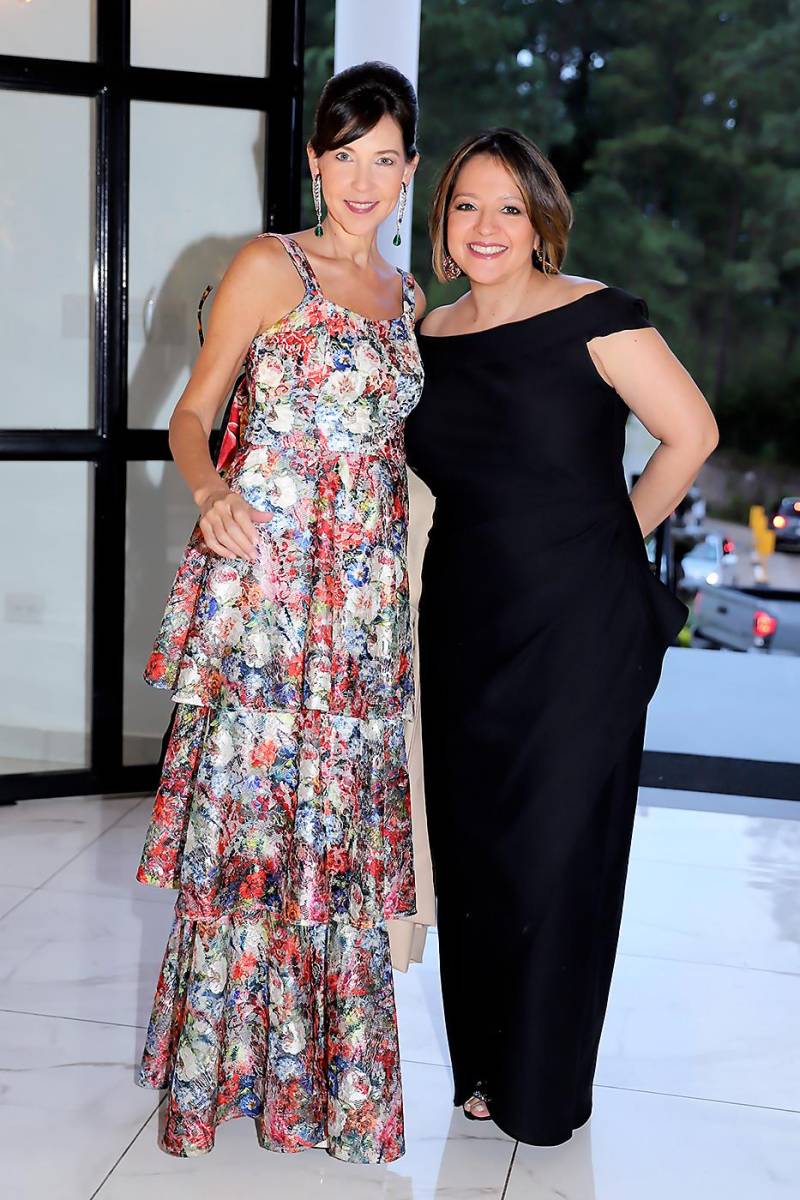 Lorenza Paredes y Ana Lucía Durón 