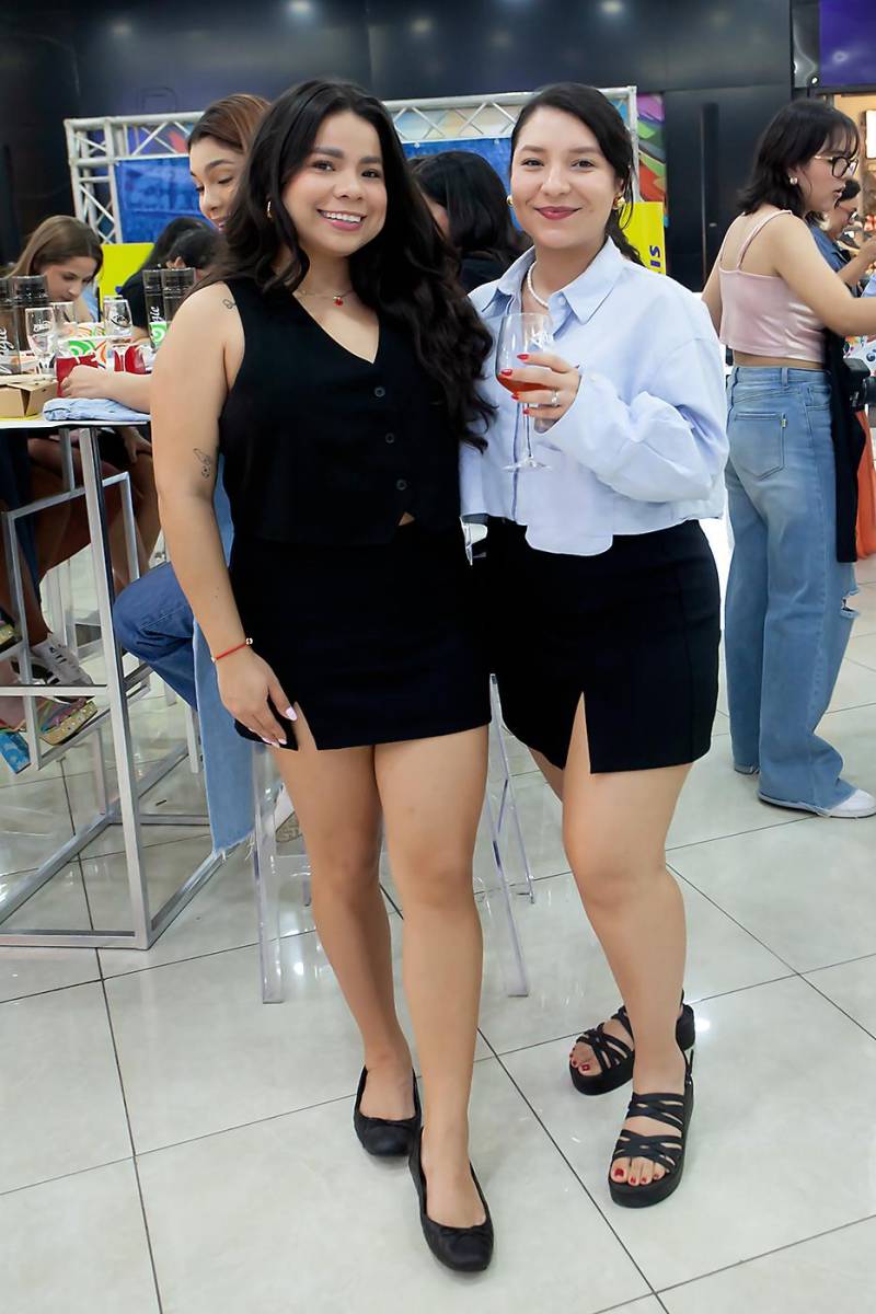  Kassandra Mayorga y Ana Oviedo