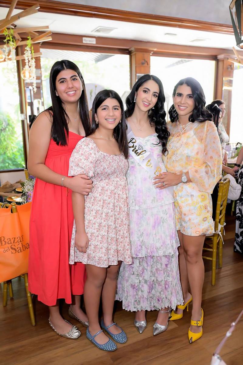 Andrea Murphey, Fabiola Stefan y Sabrina Chahin.