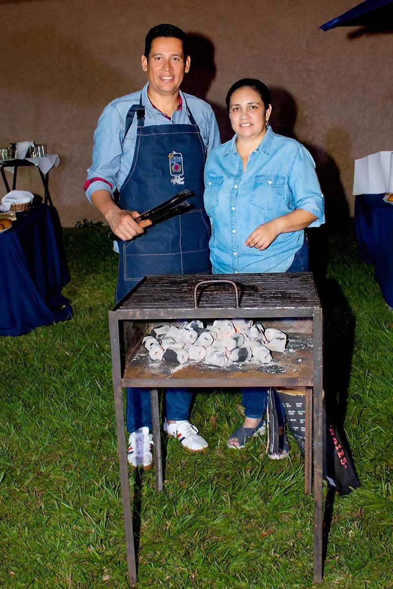 Luis Bueso y Valeria Linarte.