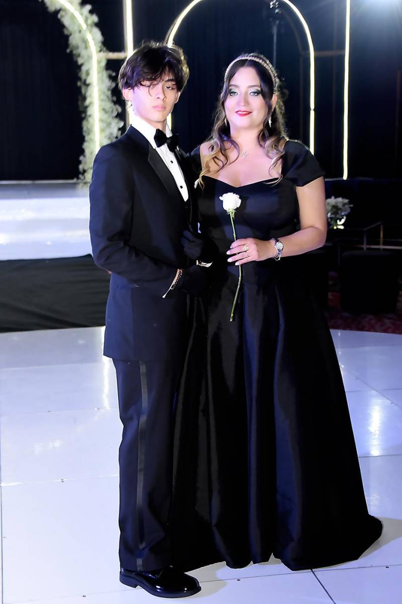 Stefano López y Michelle Cosenza desfilaron mientras sonaba el tema Acróstico de Shakira