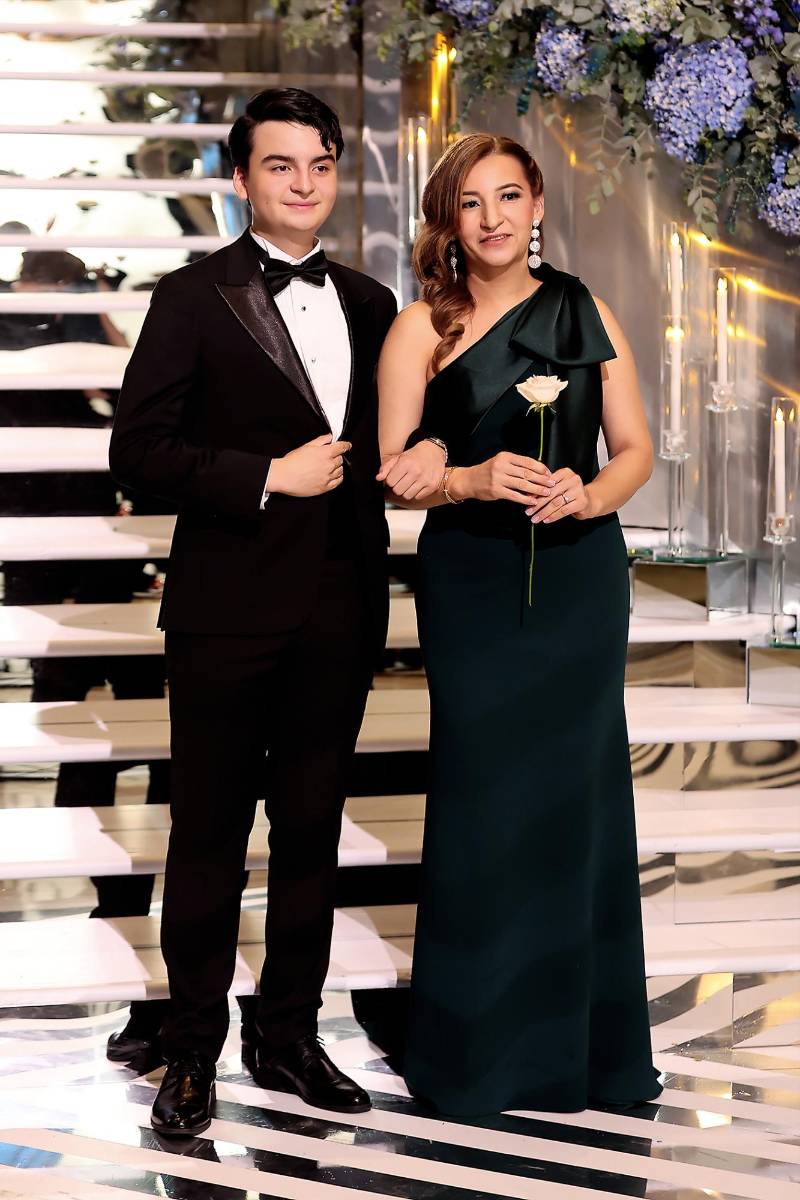 Sebastián Chinchilla Moya con su madre Lidice Mariela Moya 