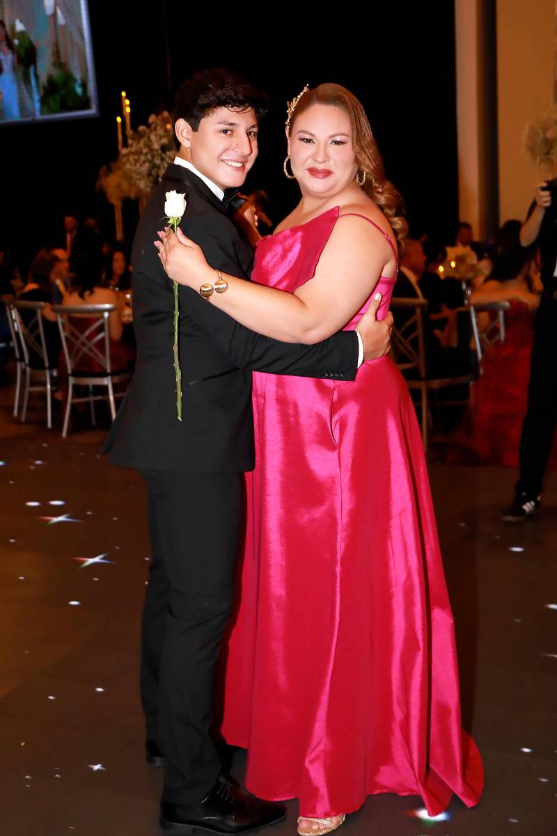Ricardo Villars y su madre Margarita Ochoa. 