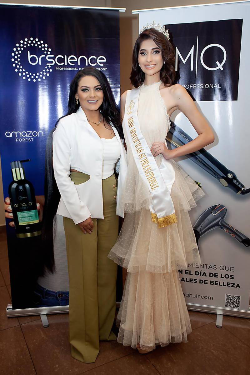 Laura Izaguirre y Stephanie Morel.