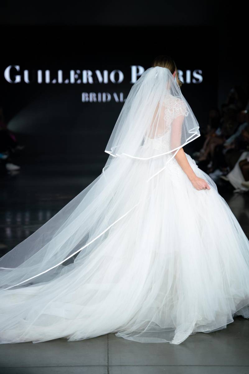 Guillermo Pharis presenta su colección bridal en Denver Fashion Week