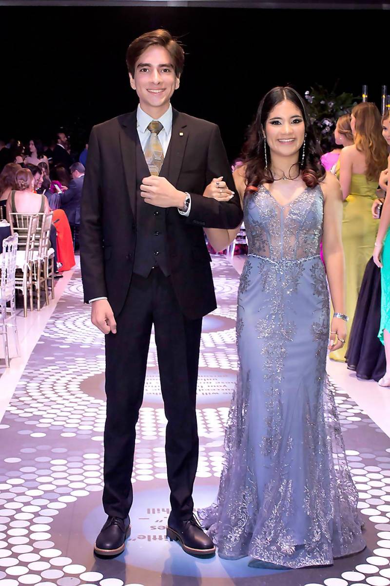 Alejandro y su hermana Mariana Mendoza.